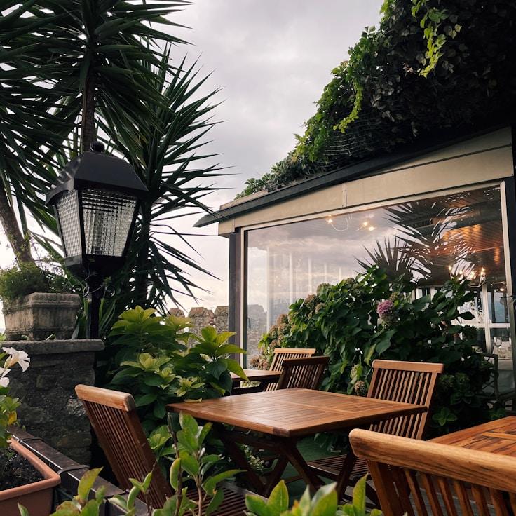 Outdoor terrace seating suitable for families in Paris